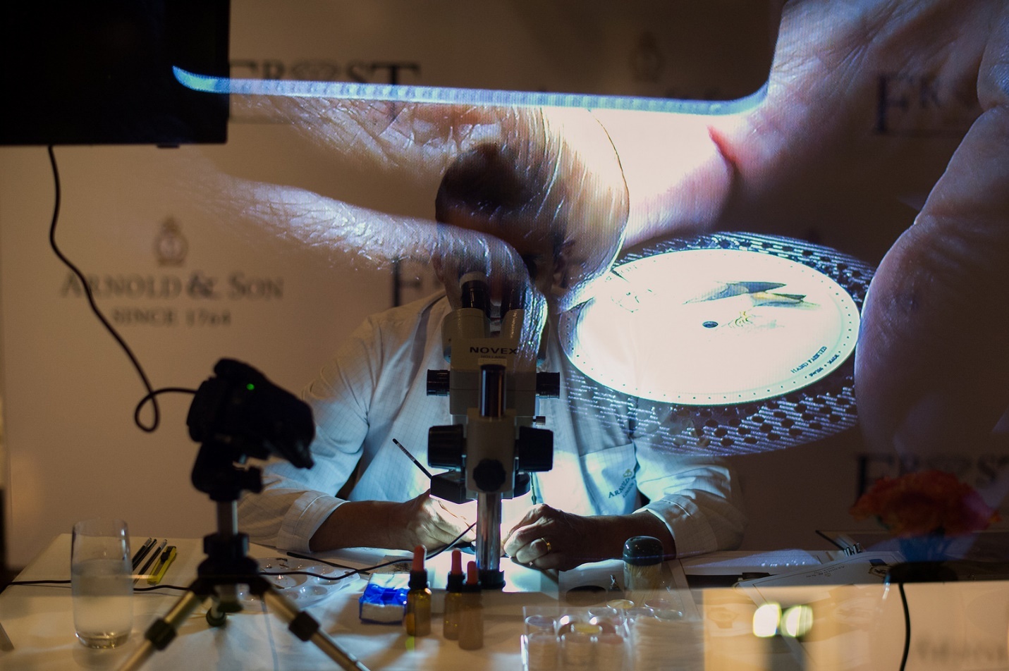 Frost of London Viet Nam anh 4