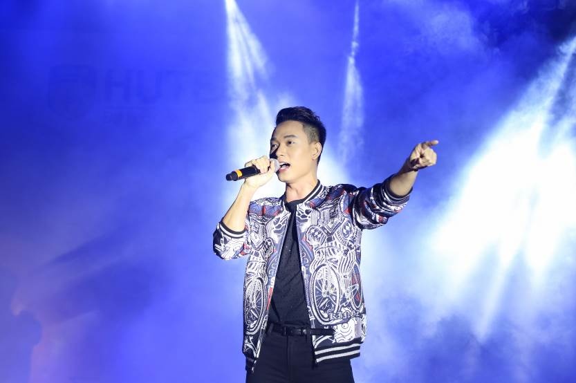 Dem hoi chao nam hoc moi,  phat dong Miss HUTECH anh 3