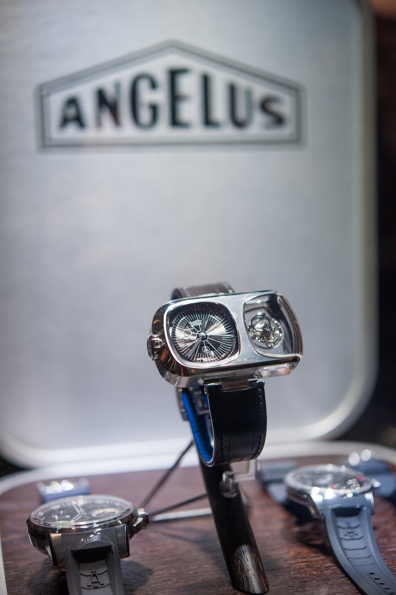 Frost of London Viet Nam anh 8