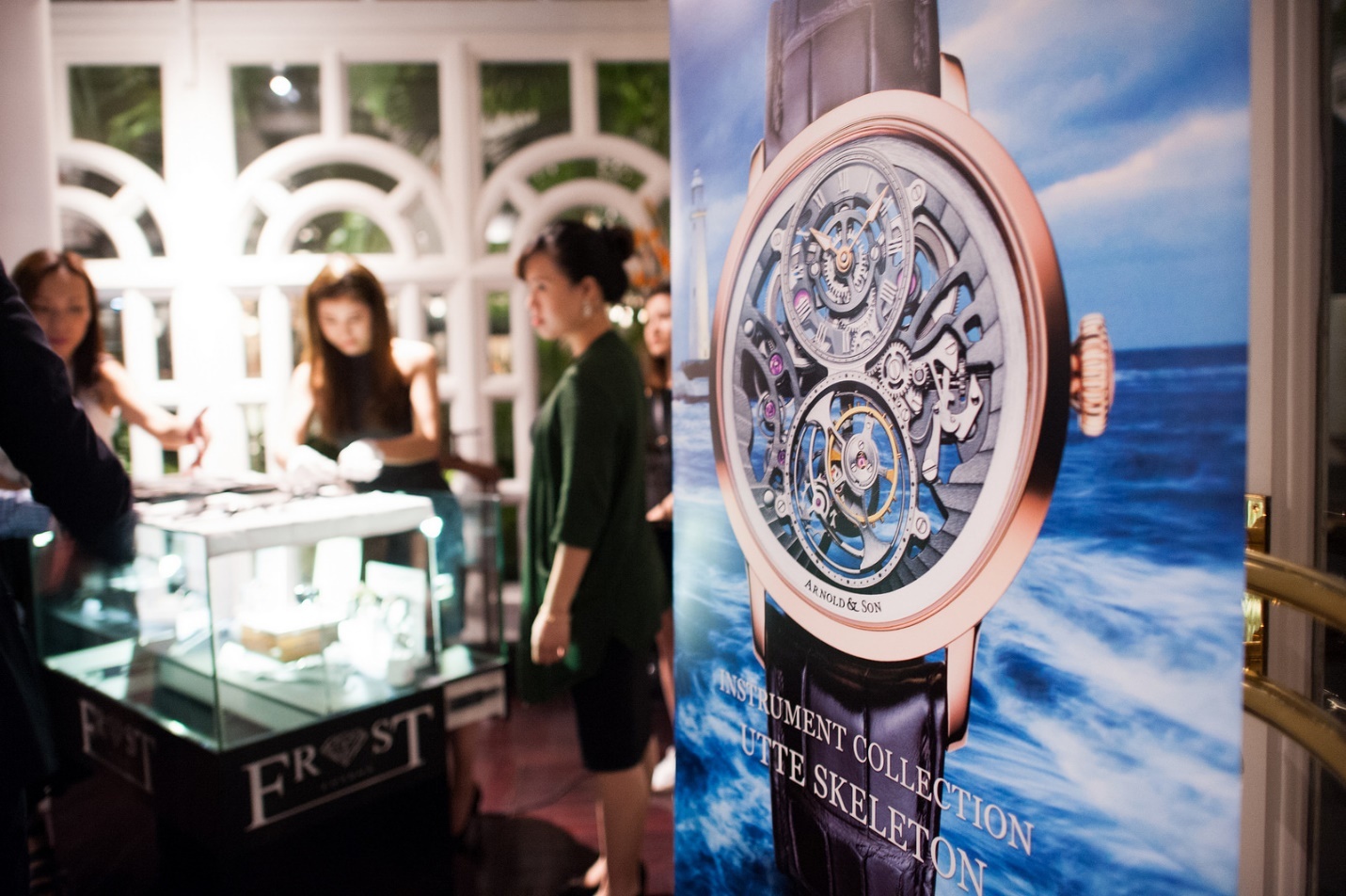 Frost of London Viet Nam anh 9