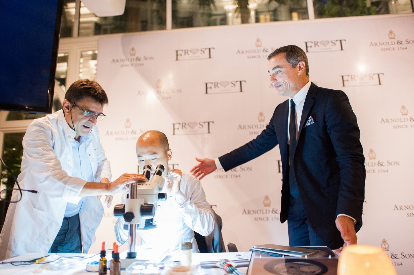 Frost of London Viet Nam anh 10