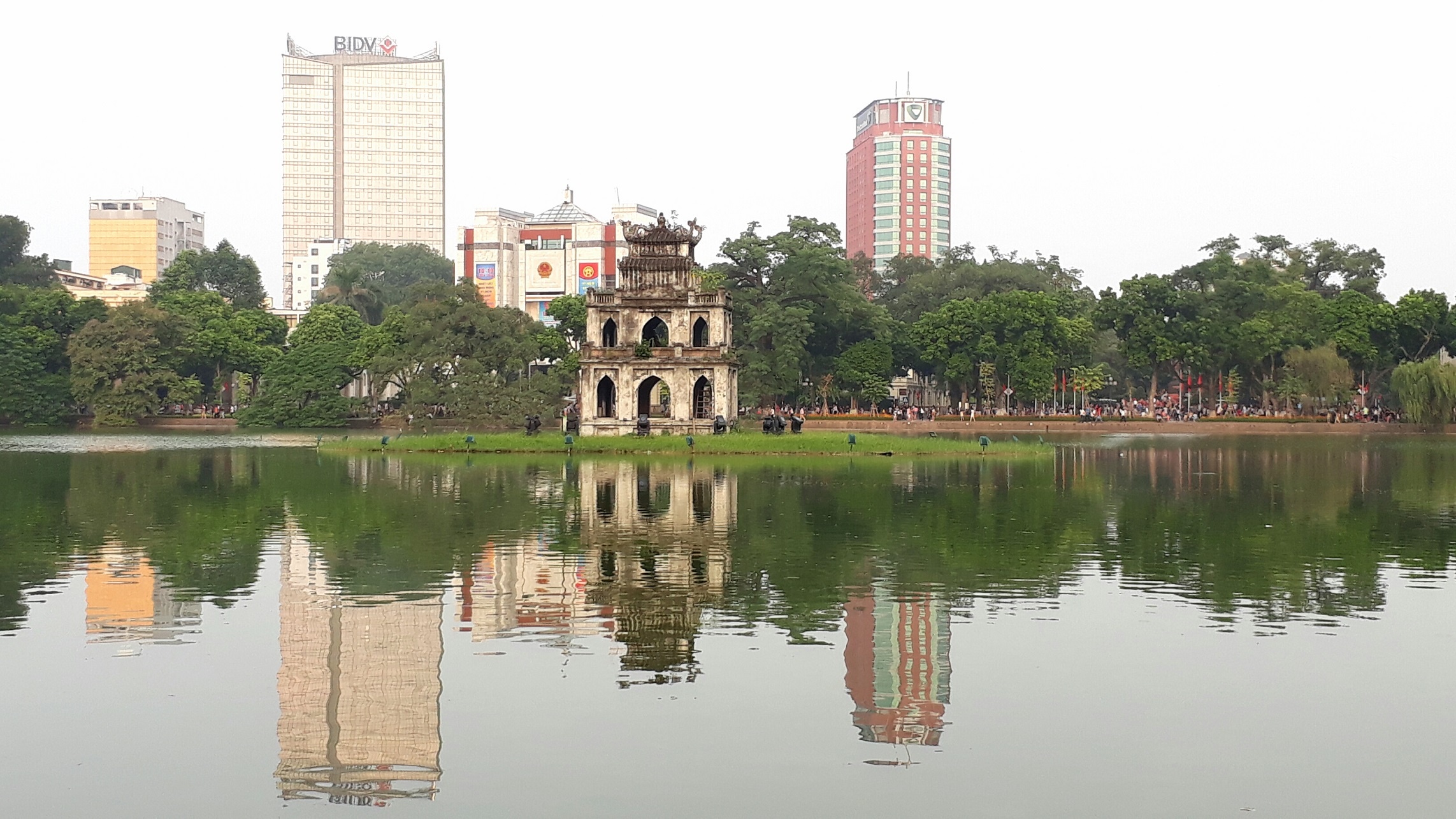 Khoanh khac binh di cua Ha Noi vao thu hinh anh