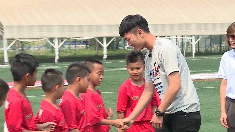 10 cau thu nhi giao luu voi Xuan Truong tai Han Quoc hinh anh