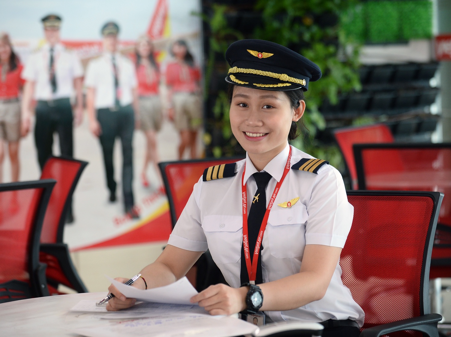 Chuyen chua ke cua hai nu phi cong 9X xinh dep hinh anh
