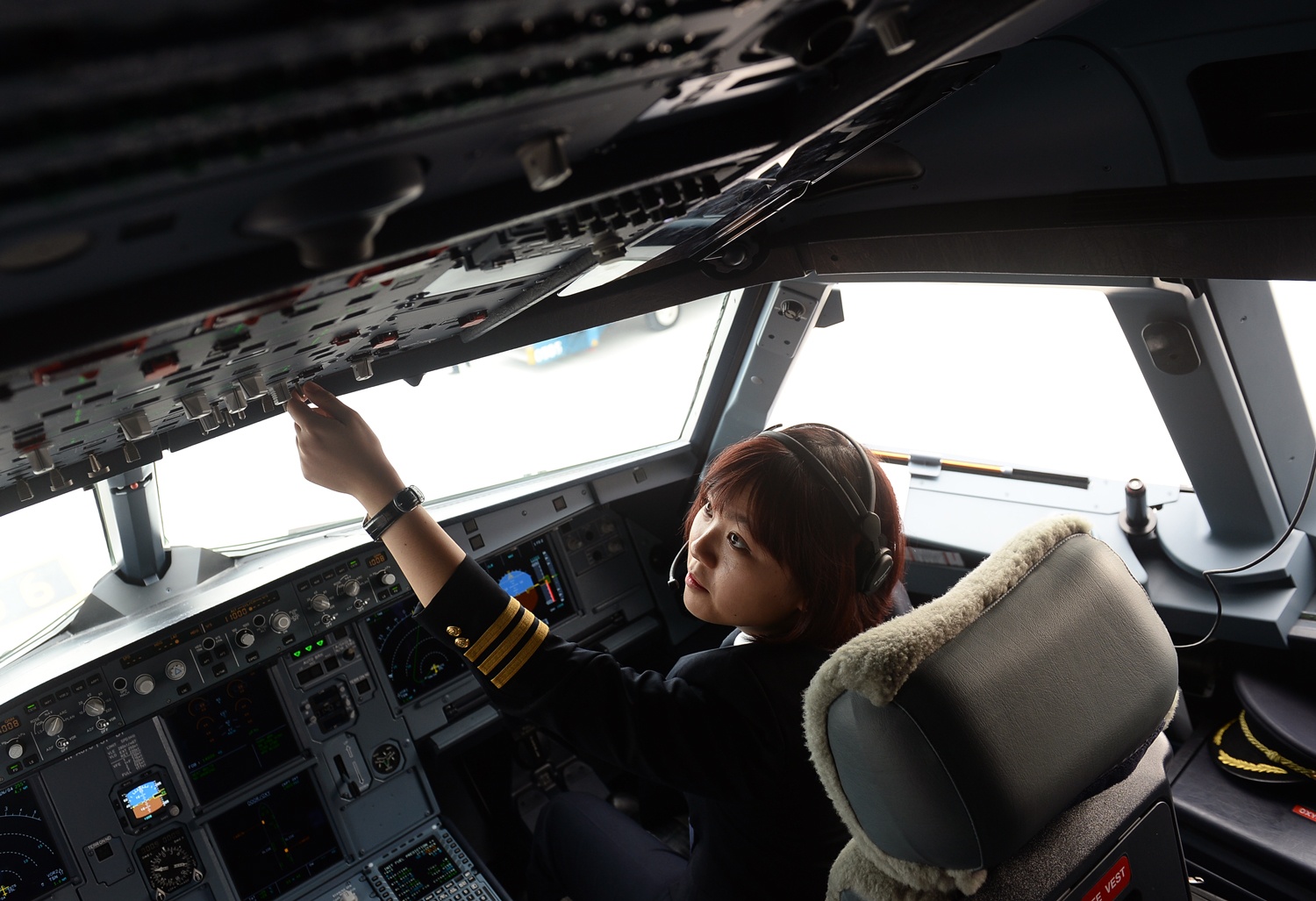 hai nu phi cong 9X xinh dep anh 4