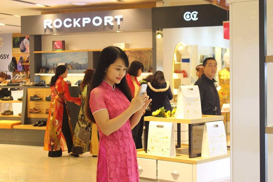 ngay Phu nu Viet Nam,  le hoi ao dai,  Lotte Depart anh 1