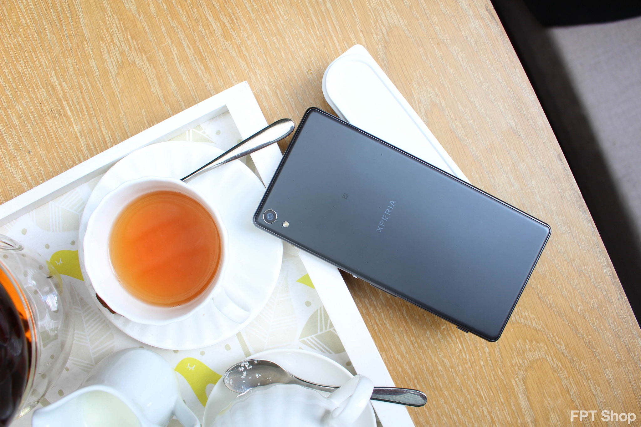 Loat smartphone Sony giam gia manh lan cuoi tai FPT Shop hinh anh