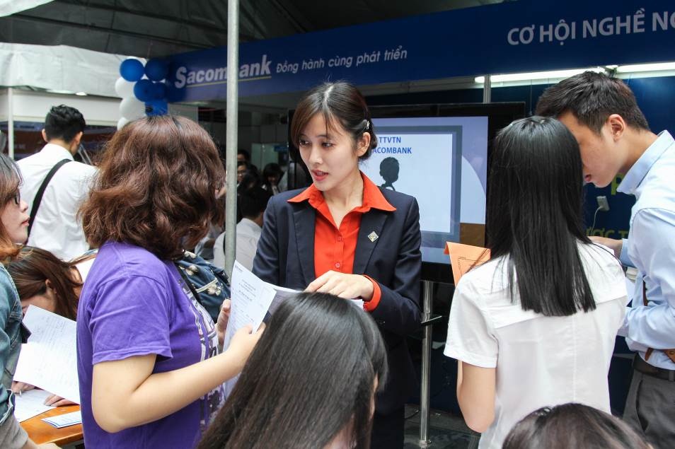 Hon 6.000 viec lam cho sinh vien TP.HCM trong thang 10 hinh anh