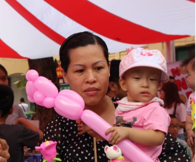 ‘Ngay chu nhat cho em’ den voi Benh vien Xanh Pon hinh anh