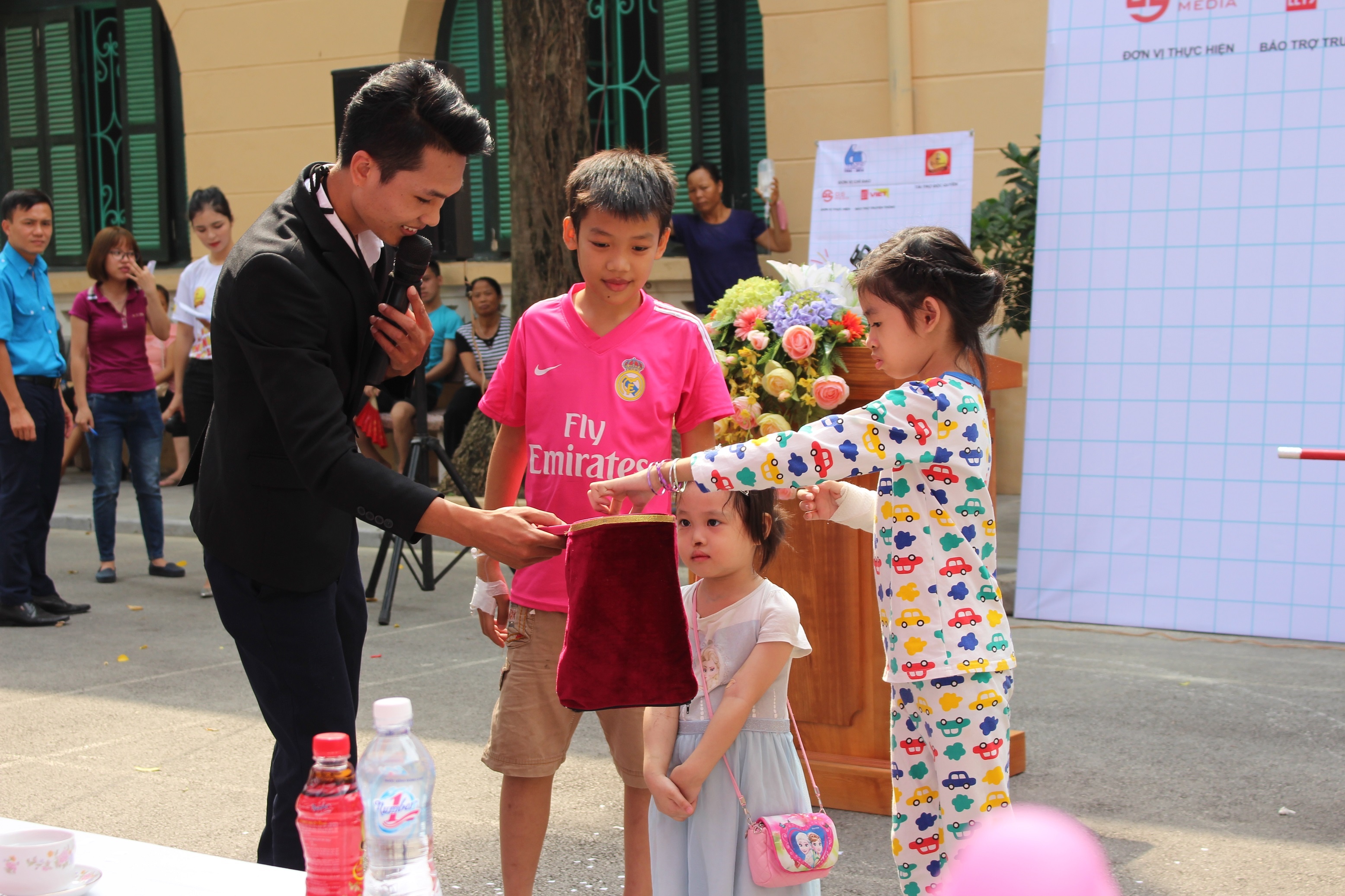 Tap doan Number One,  nhan hang Dr. Thanh,  Tra Thao anh 2