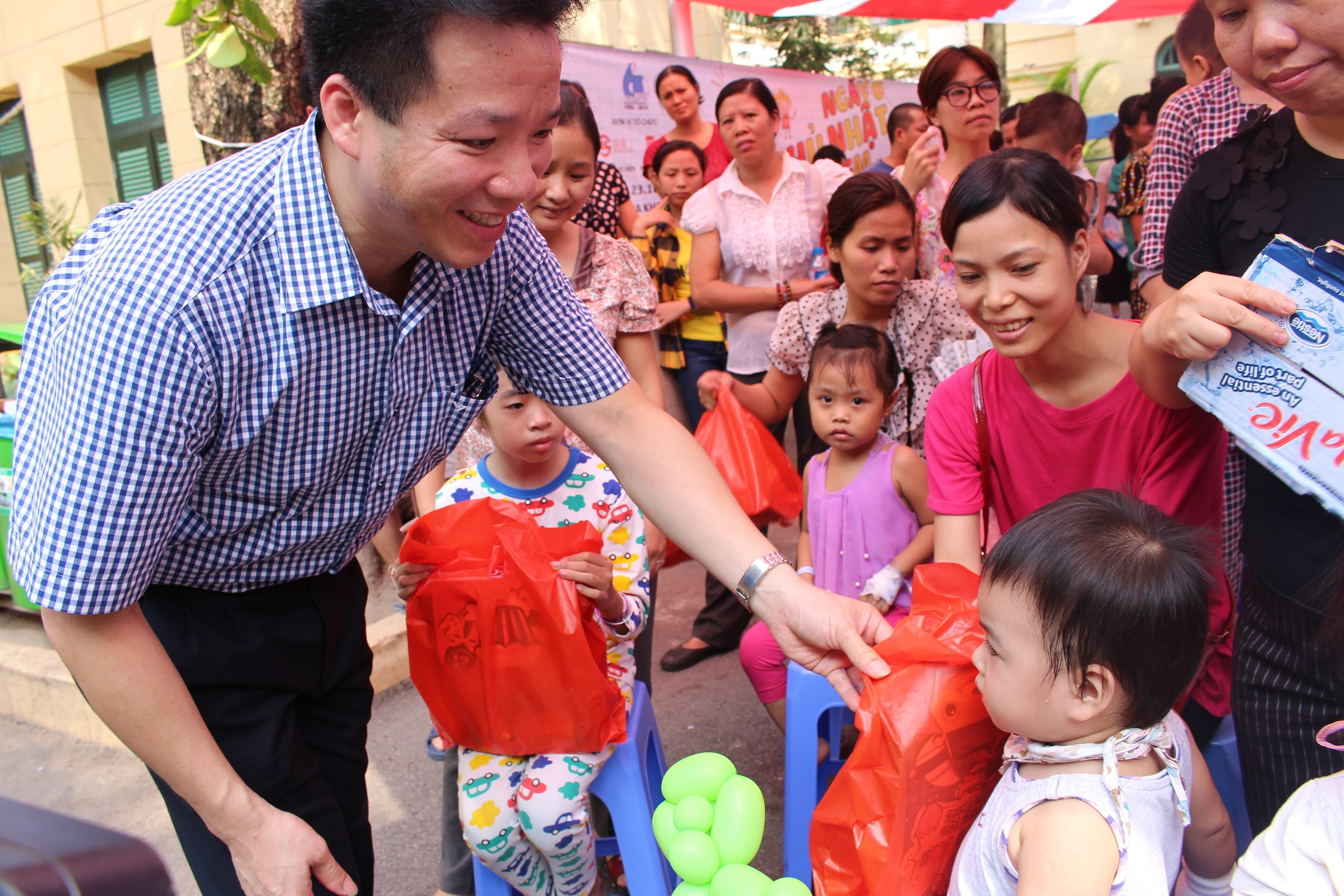 Tap doan Number One,  nhan hang Dr. Thanh,  Tra Thao anh 5