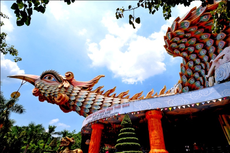 Nhung hoat dong hap dan tai Suoi Tien dip Halloween hinh anh