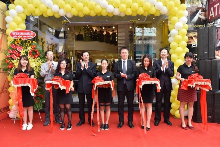 Viet Thuong Music,  khai truong anh 1