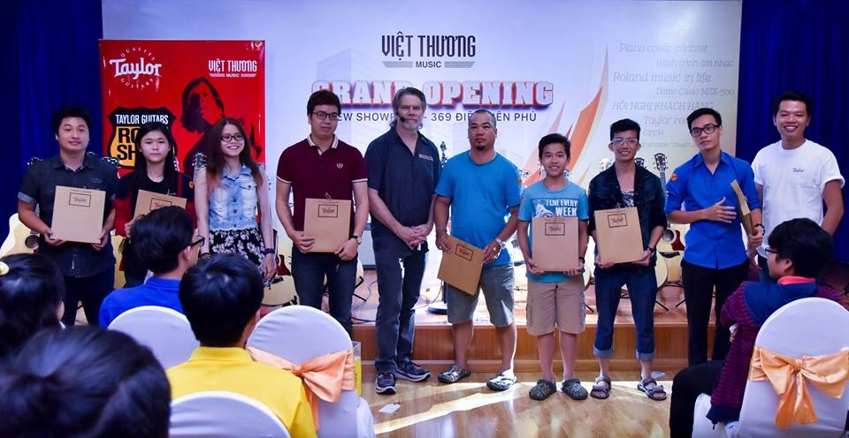 Viet Thuong Music,  khai truong anh 6