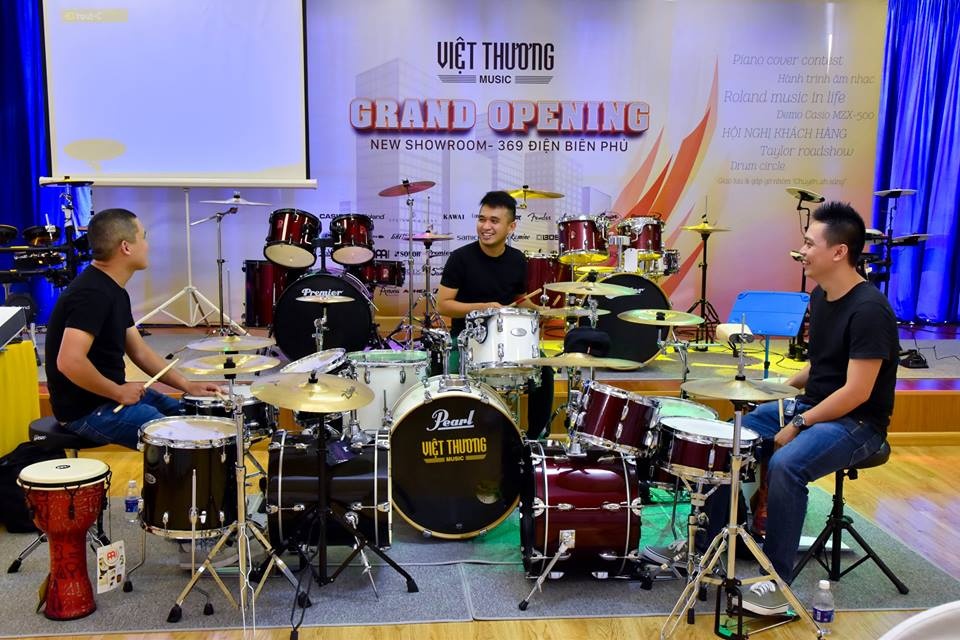 Viet Thuong Music,  khai truong anh 7