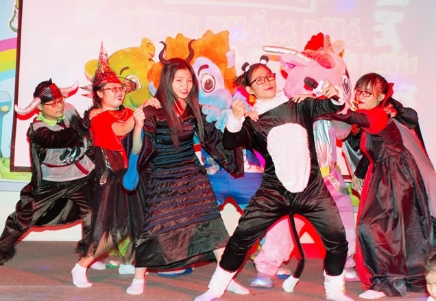 Le hoi Halloween tai khu vui choi tre em tiNiWorld hinh anh