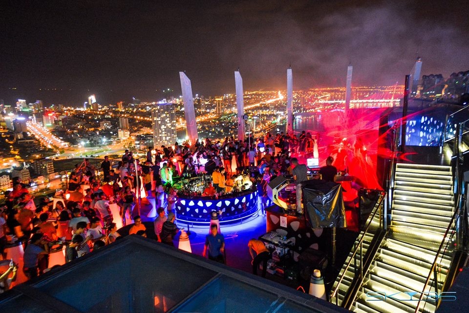 Loat DJ khuay dong da tiec Halloween tai SKY36 Da Nang hinh anh