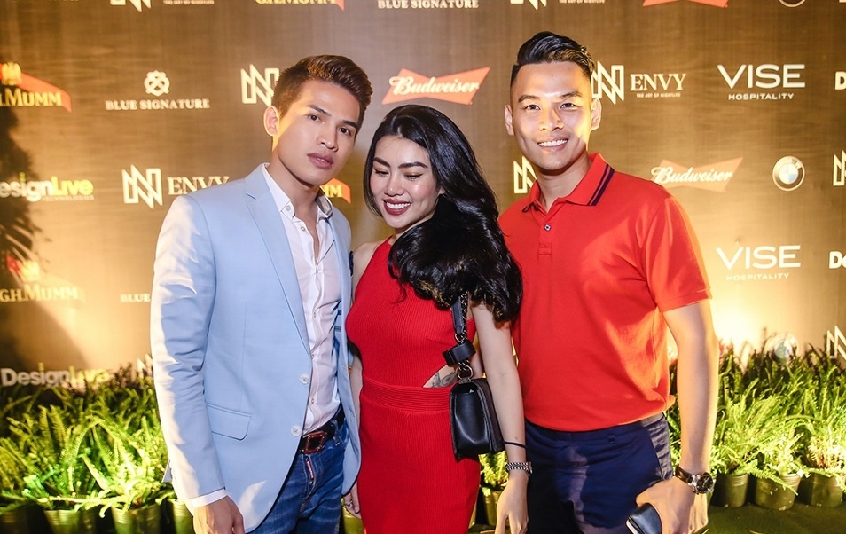 A hau Thuy Van dien do da anh 6