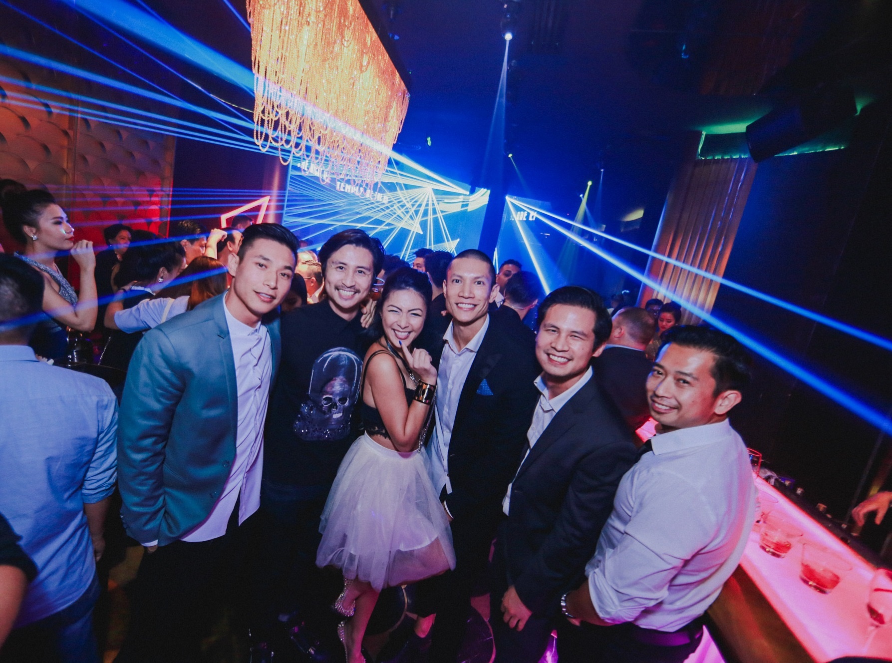 A hau Thuy Van dien do da anh 8