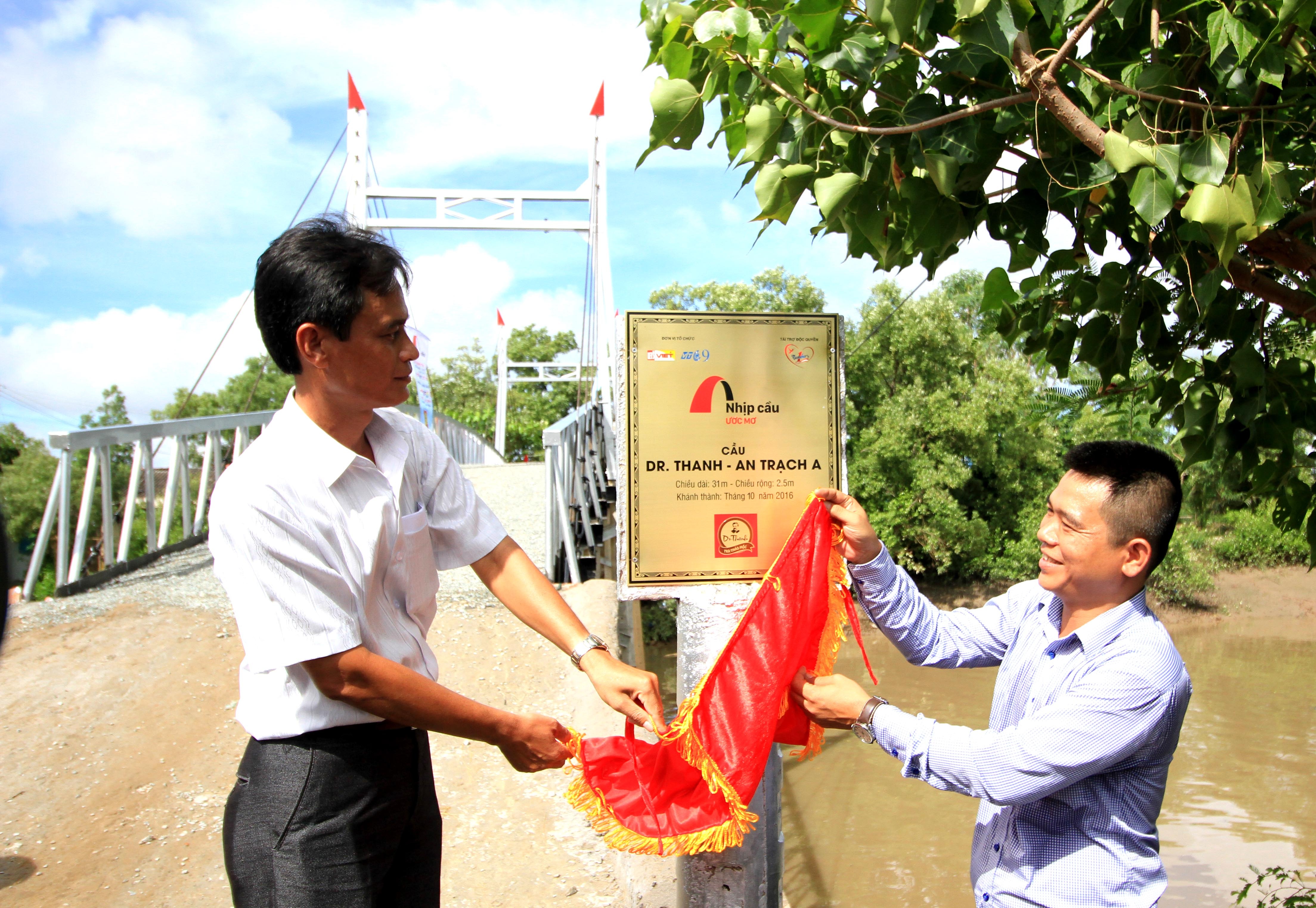 Hoan thanh 11 cay cau cho nguoi dan cac tinh mien Tay hinh anh