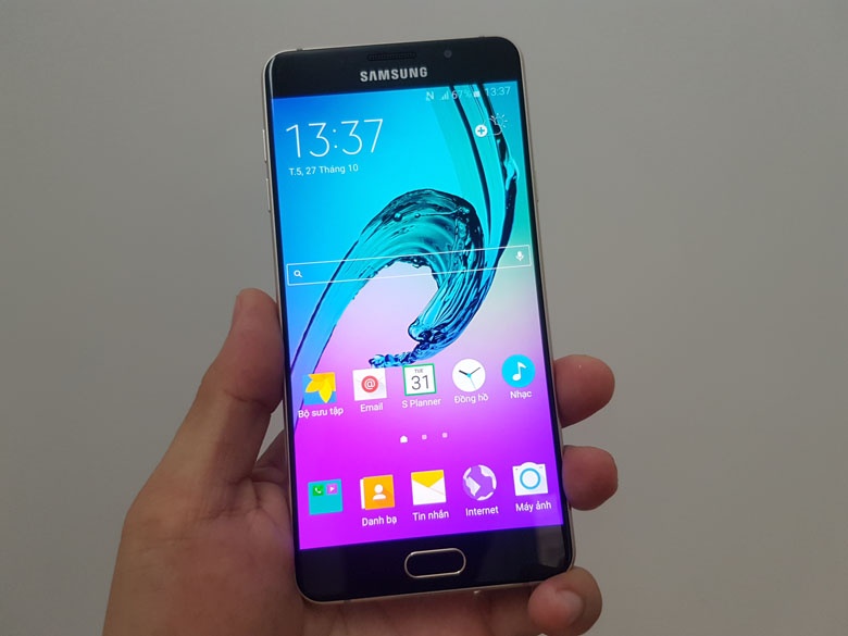 Samsung Galaxy A7 2016 dieu chinh gia con 5 trieu dong hinh anh