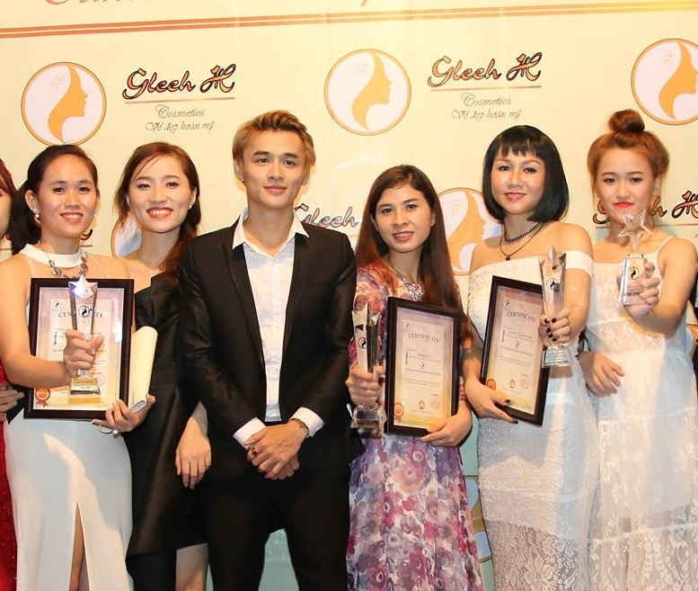 My pham GleeH to chuc hoi nghi khach hang hinh anh