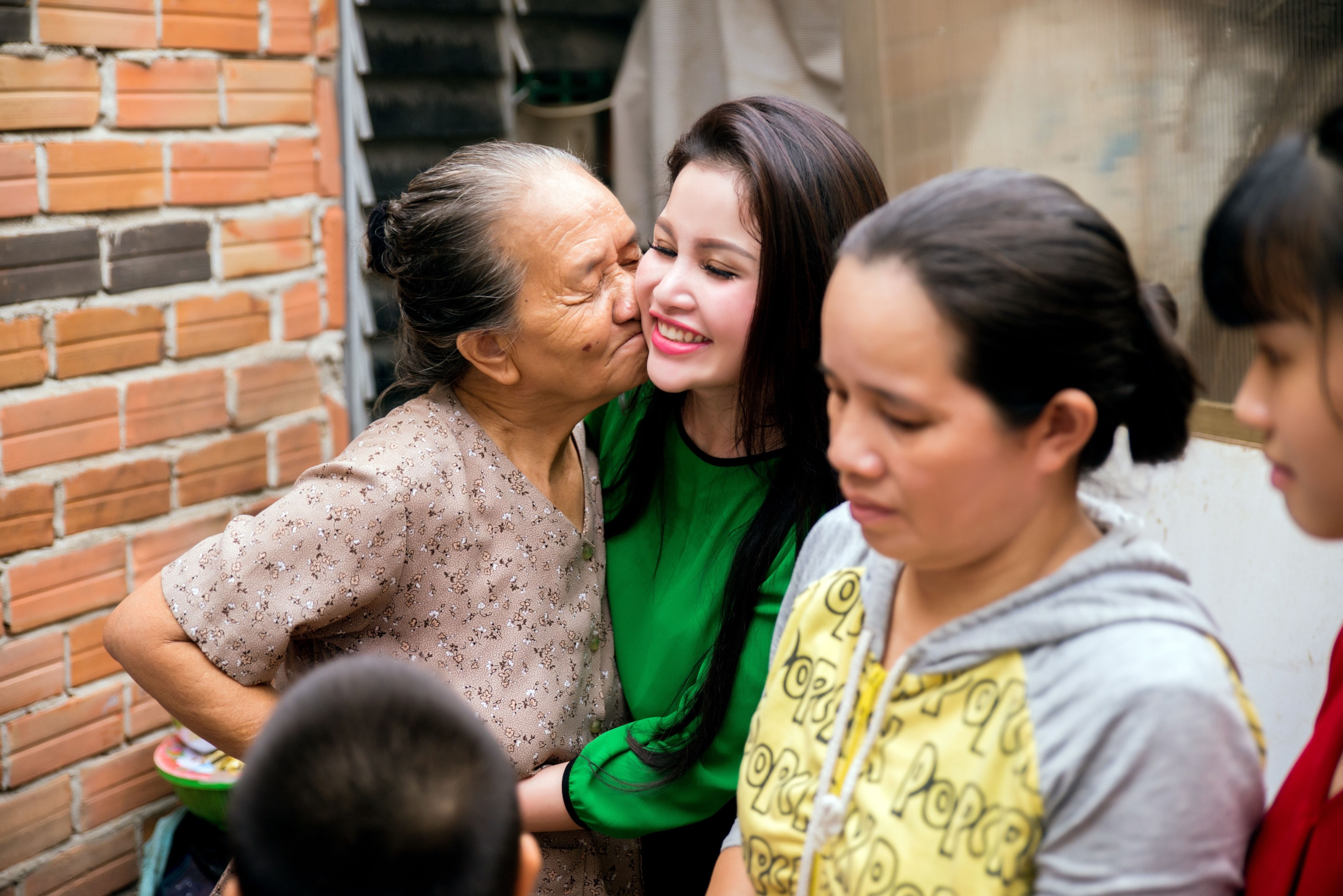 Hoa hau Phu nhan VN Hoan cau 2016 anh 10