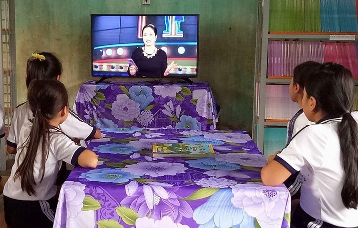 Tang TV thong minh cho 28 truong tieu hoc mien nui hinh anh