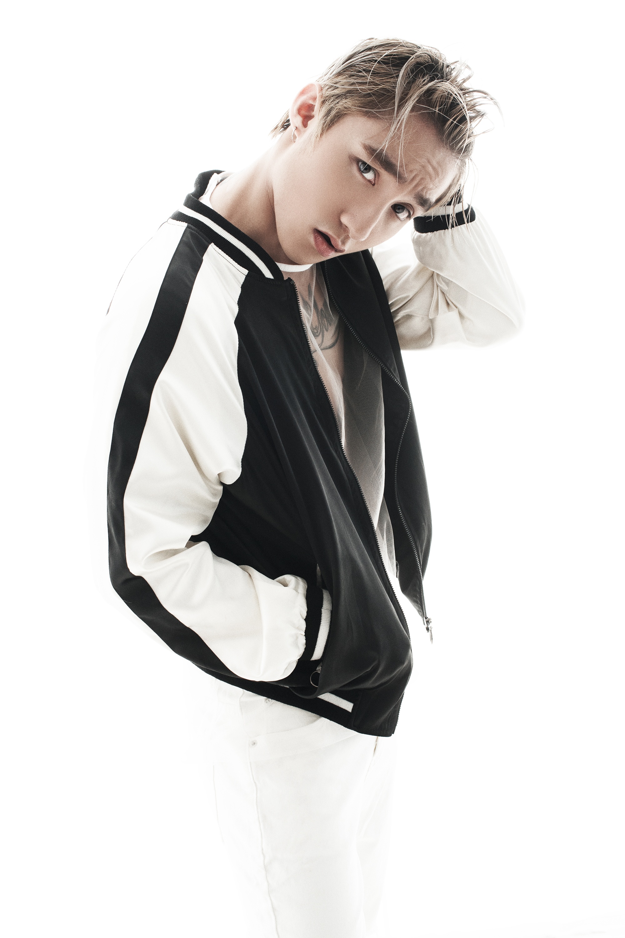 Son Tung M-TP khoe body anh 2