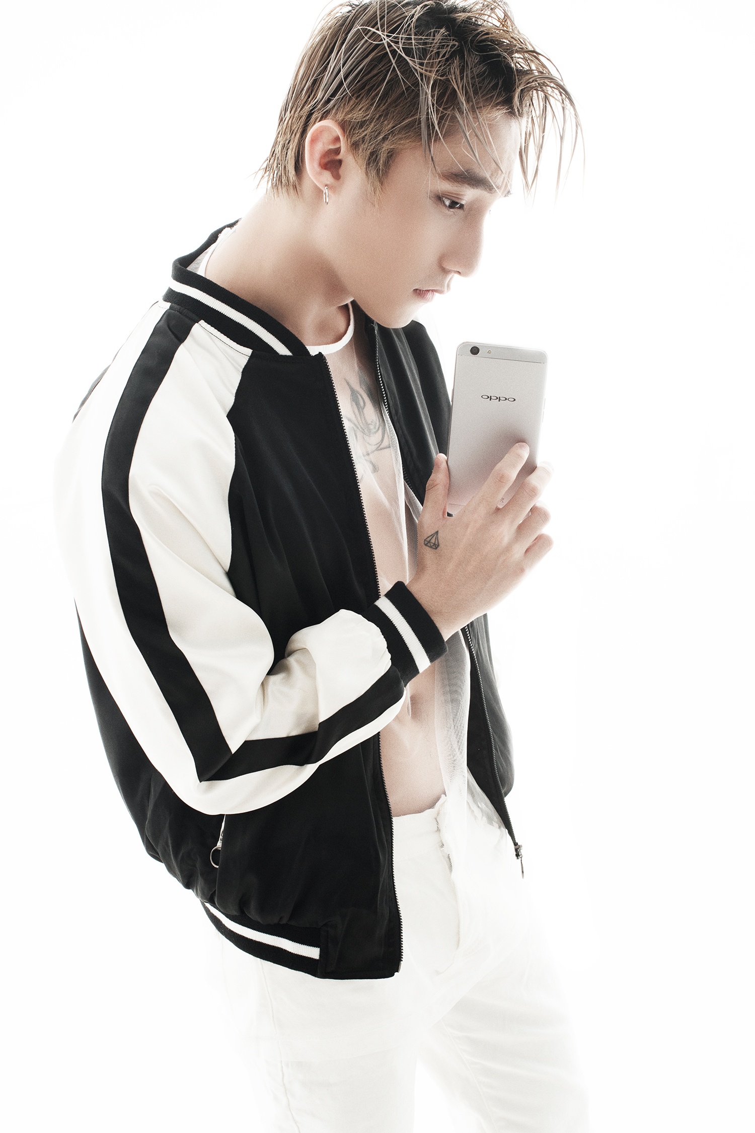 Son Tung M-TP khoe body anh 4