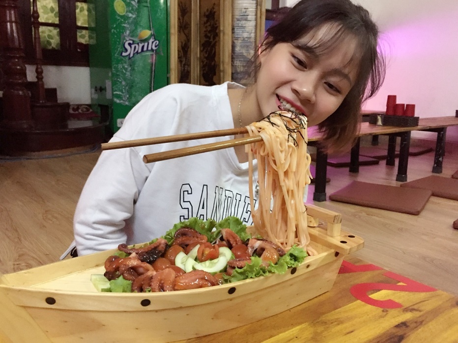 Gioi tre Ha thanh thich thu voi mon my bay du thuyen hinh anh