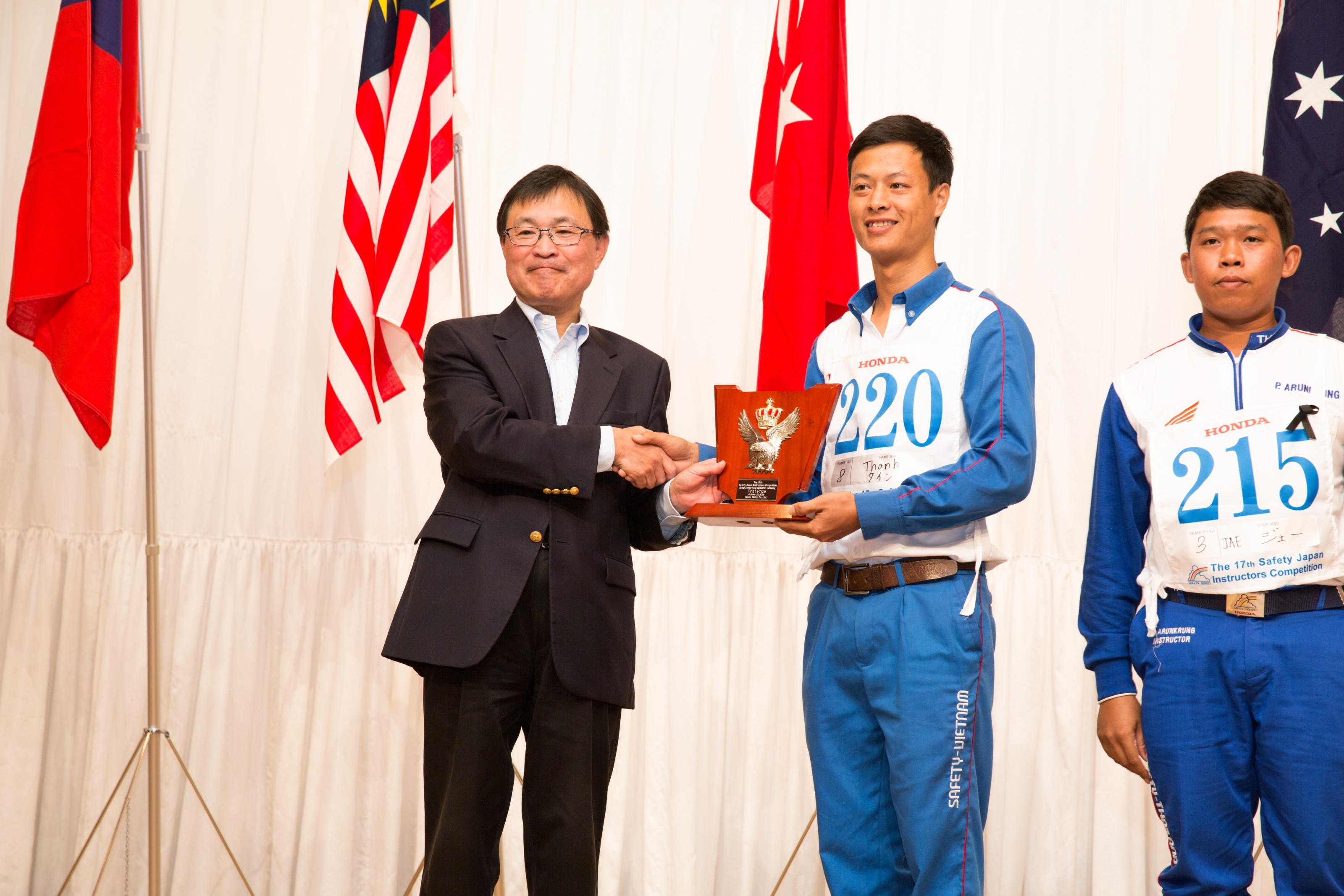 Doan Viet Nam xep thu 2 cuoc thi lai xe an toan tai Nhat hinh anh