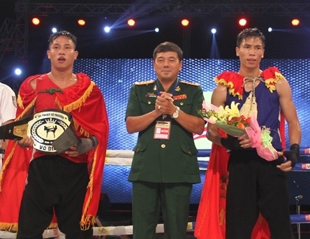 Quang Ngai soi dong voi giai dau vo co truyen, boxing hinh anh