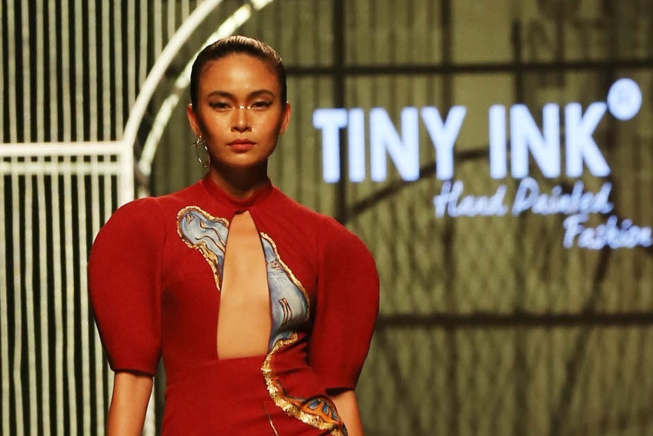 Mau Thuy hoa co gai cao nguyen mo man show Tiny Ink hinh anh