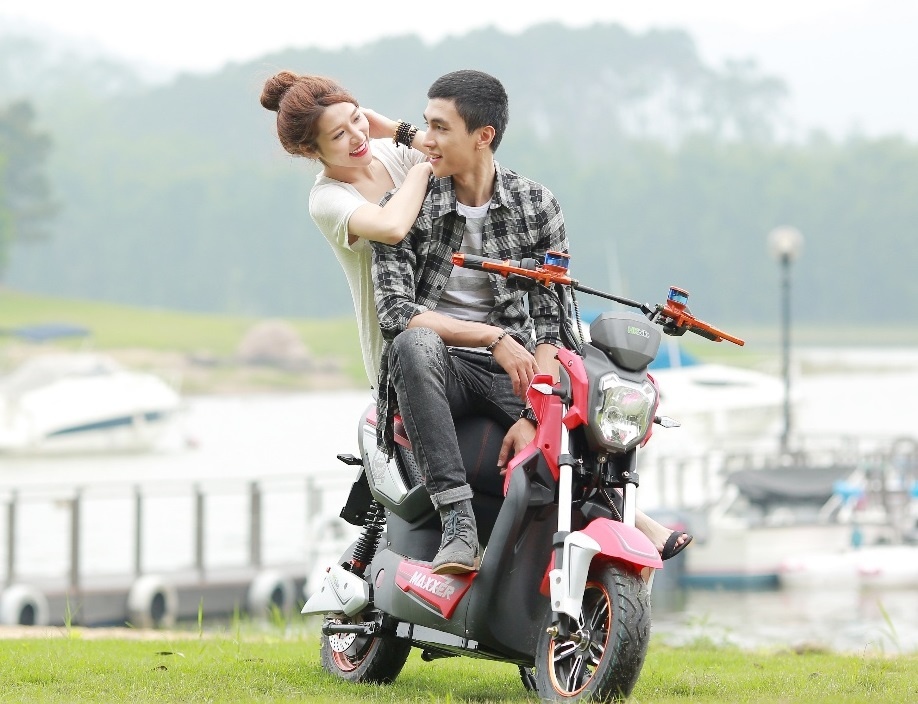 Chon xe dien ca tinh theo phong cach cua cac hot teen hinh anh