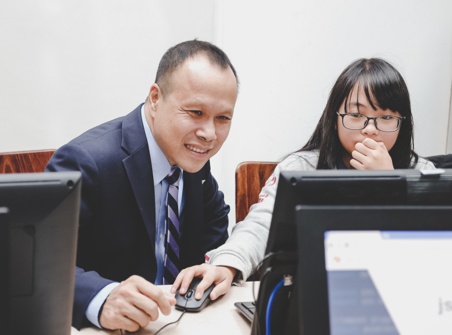 PTGD Viettel: 'Chung toi dang chuyen sang cac dich vu so' hinh anh