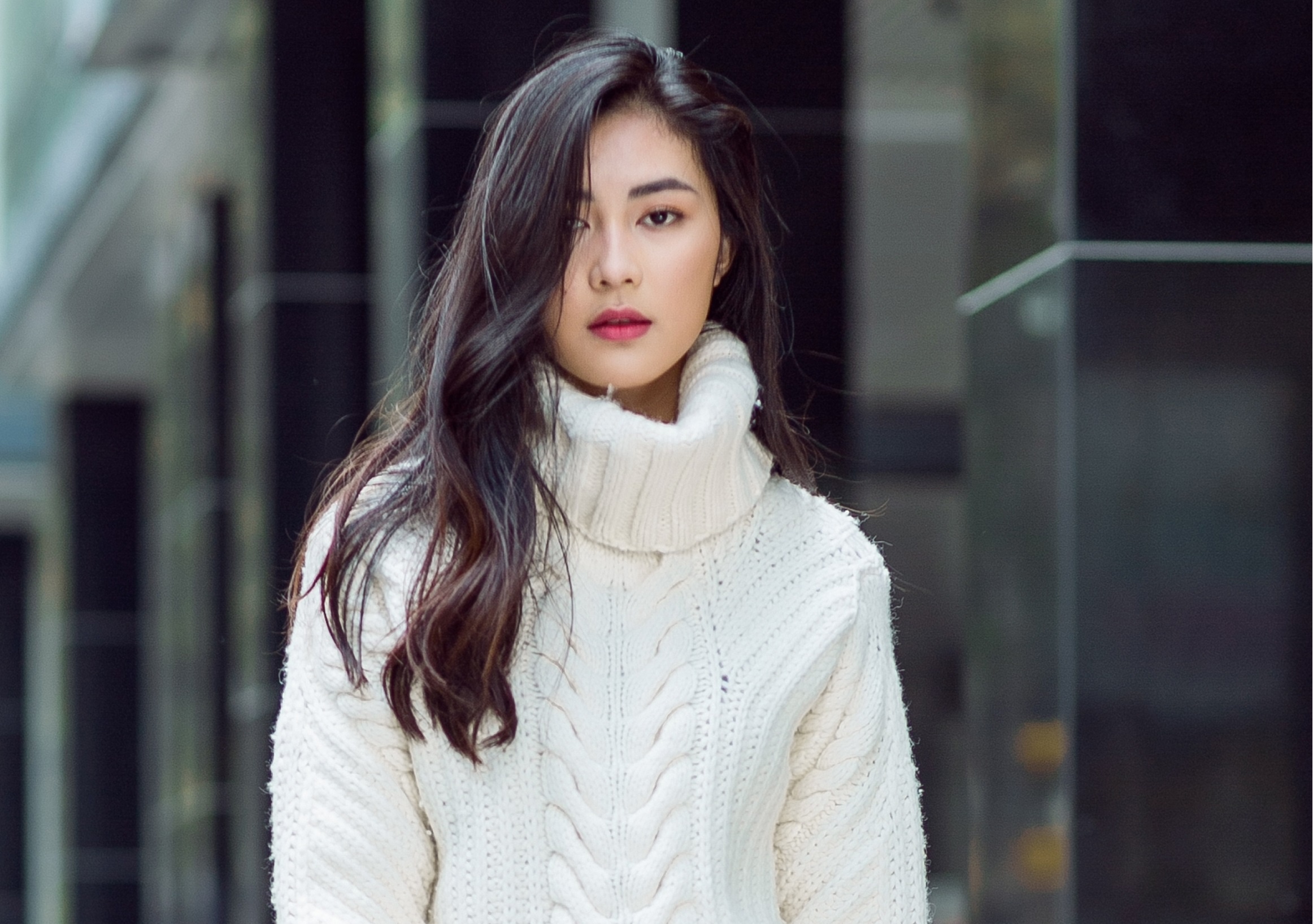 Streetstyle thu dong bien hoa cua Helly Tong hinh anh