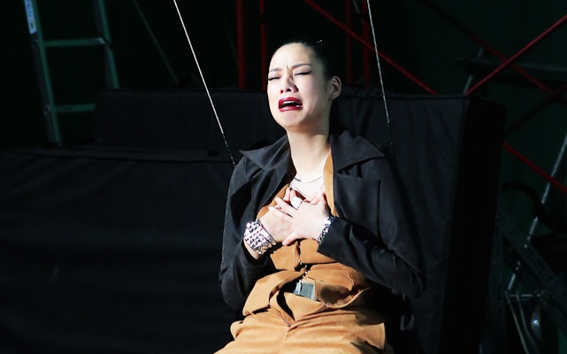 Lily Nguyen so hai khi du minh tren day quay phim ngan hinh anh