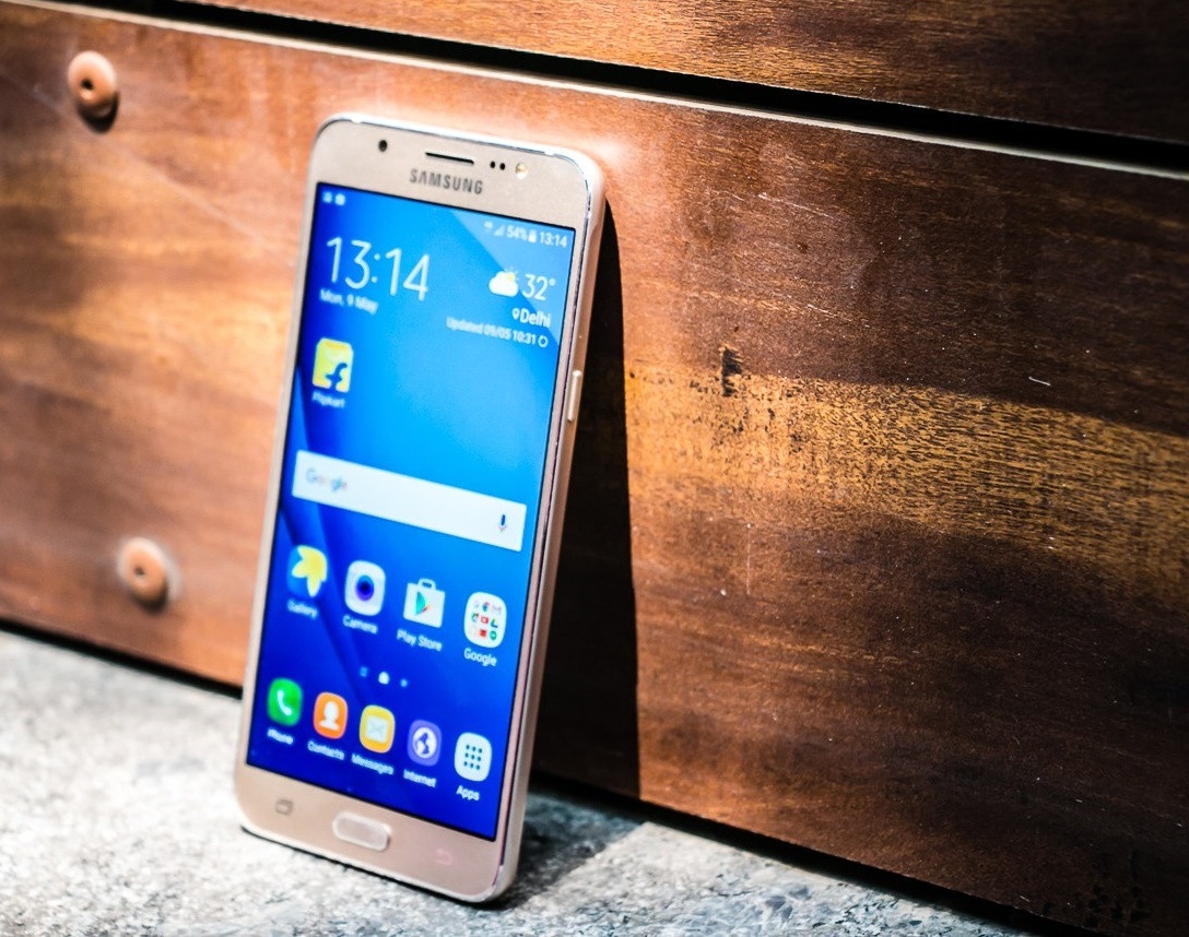 Samsung Galaxy A9 ve gia duoi 7 trieu dong tai Viet Nam hinh anh