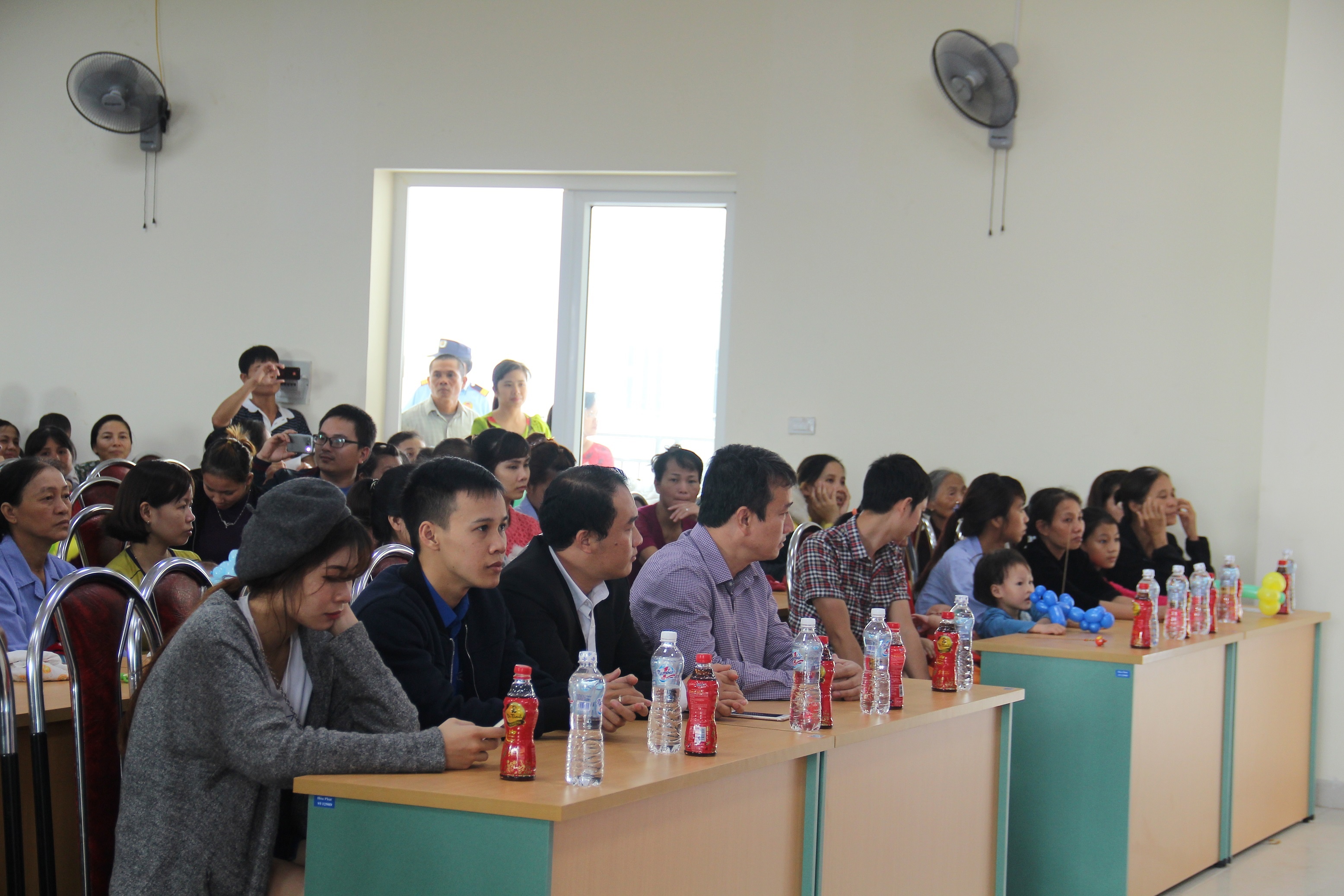 Tan Hiep Phat,  Tra Thao moc Dr Thanh,  Chu nhat cho anh 1