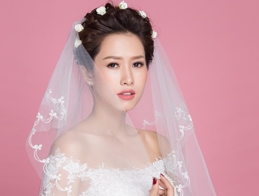 Goi y hai phong cach trang diem giup co dau toa sang hinh anh