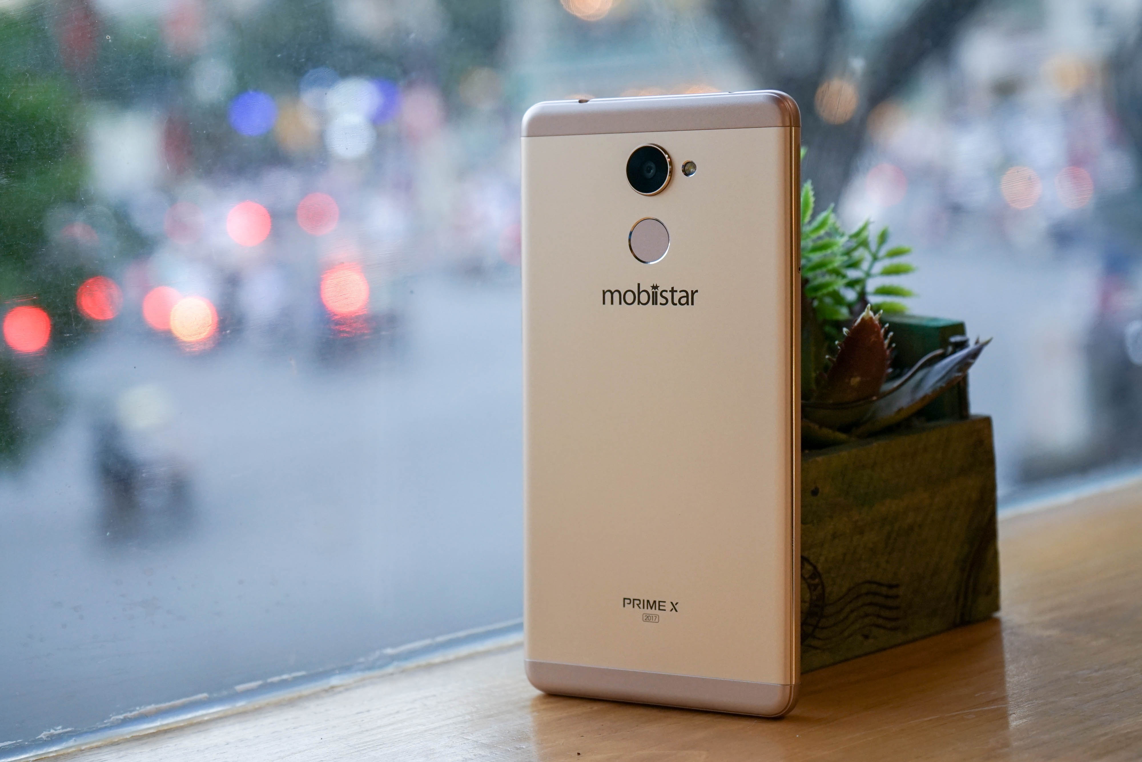 Prime X 2017 tich hop van tay cao cap, camera 'mat vang' hinh anh