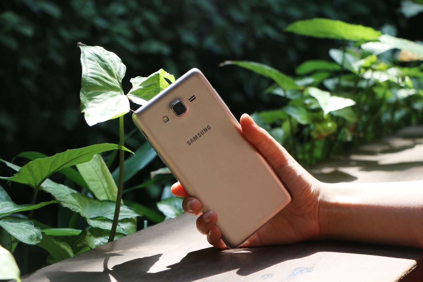 Nhung uu diem noi bat cua Galaxy On7 hinh anh