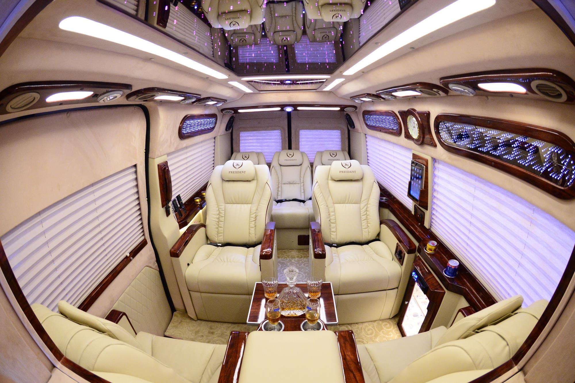 Xe oto DCar President xuat khau sang thi truong Kuwait hinh anh