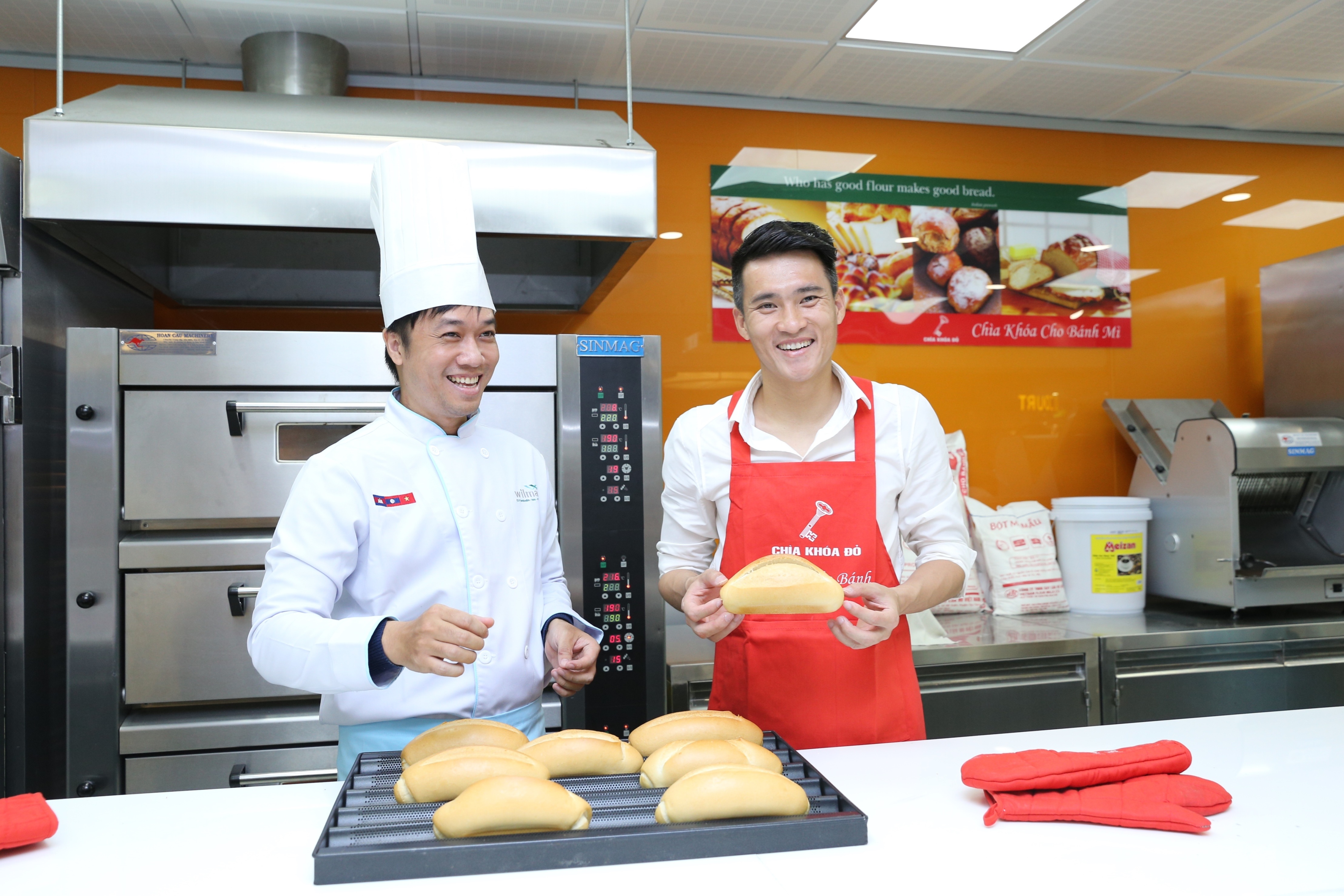 Cong Vinh hoc lam banh mi tang ba xa Thuy Tien anh 10