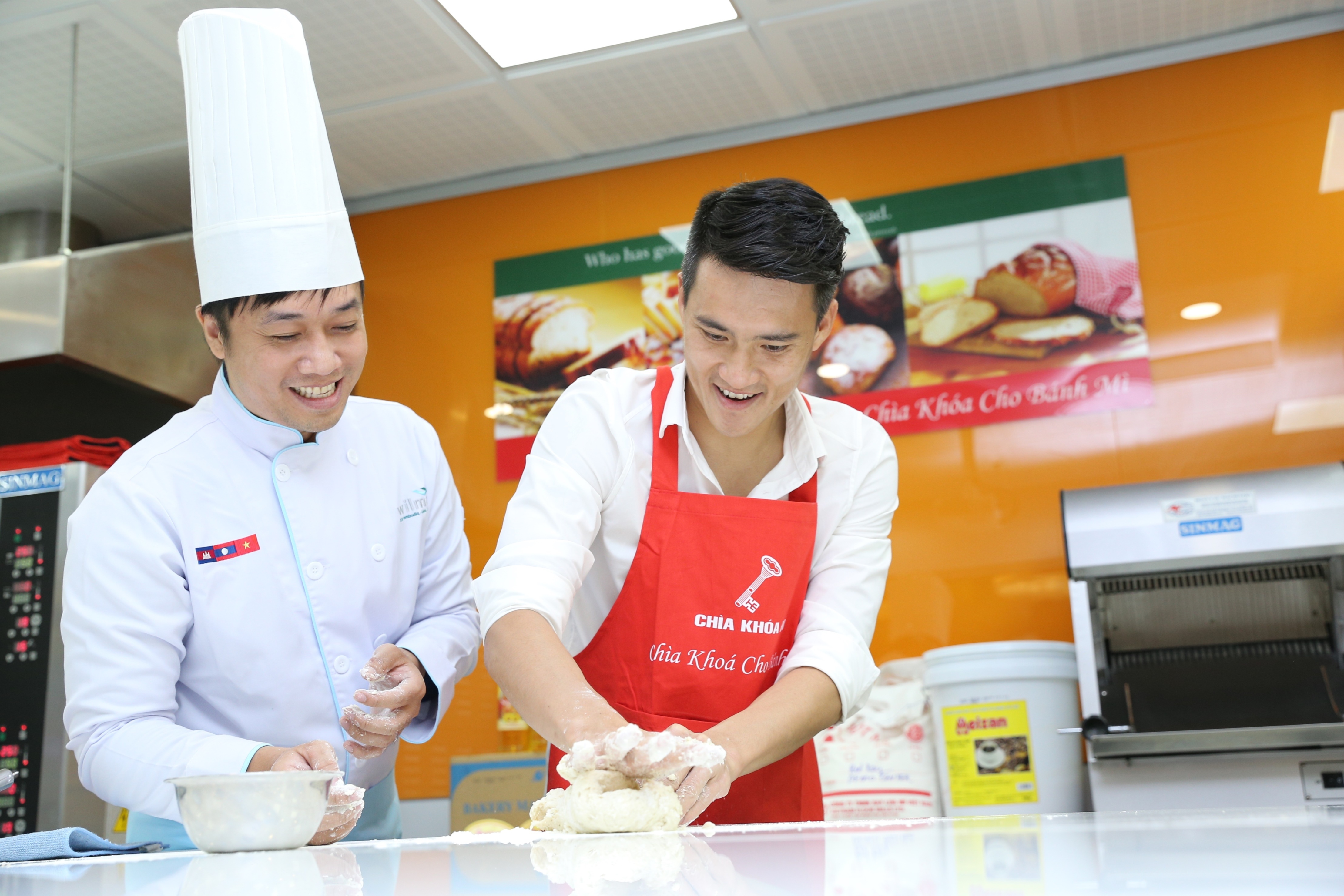 Cong Vinh hoc lam banh mi tang ba xa Thuy Tien anh 6