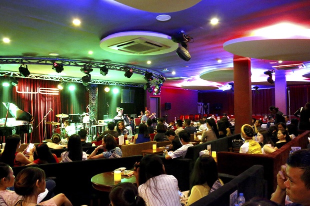 Tap chi Ket noi Doanh nhan,  Tam hoa toa sang anh 1