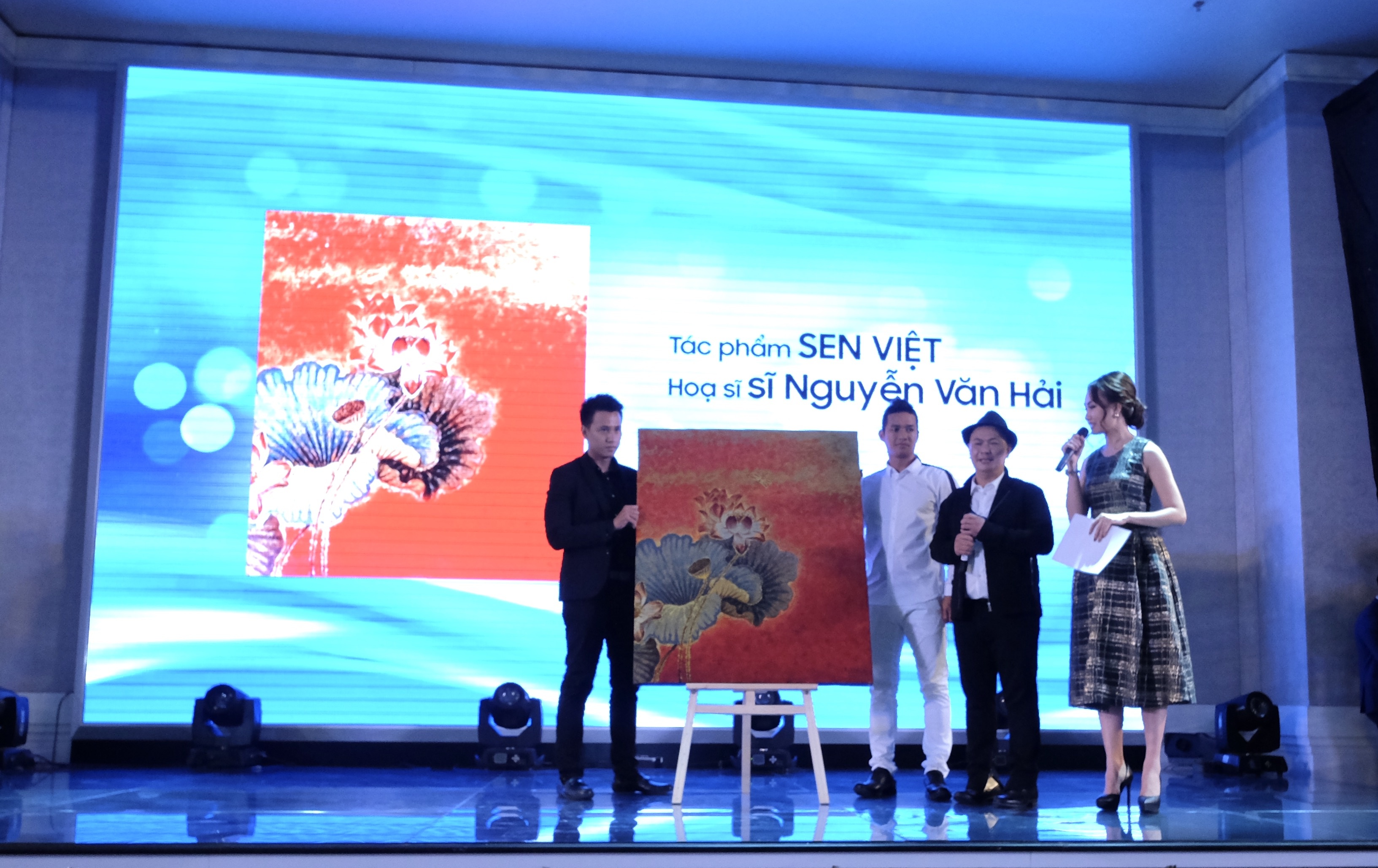 Le Quyen dong gop 11.000 USD anh 4