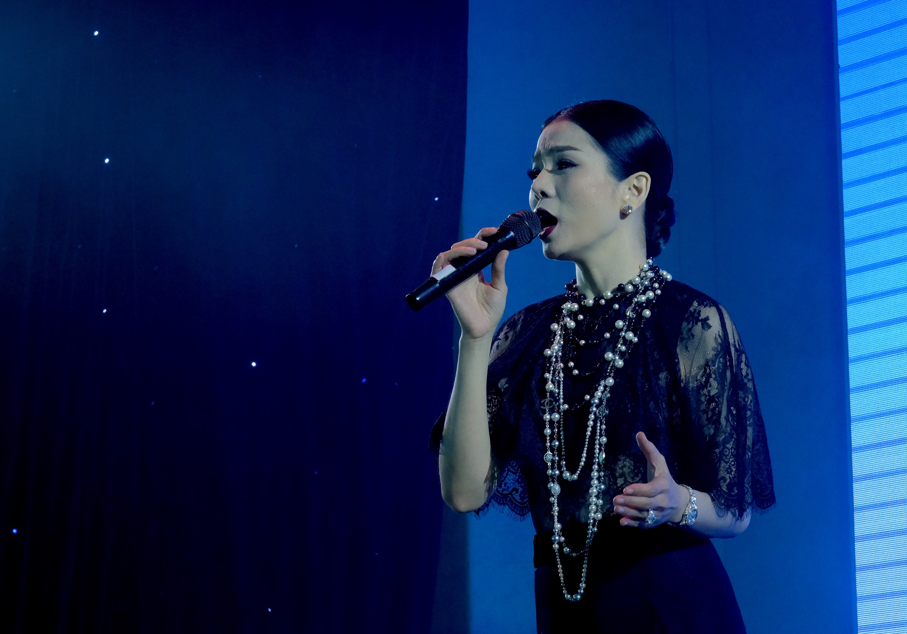 Le Quyen dong gop 11.000 USD anh 5