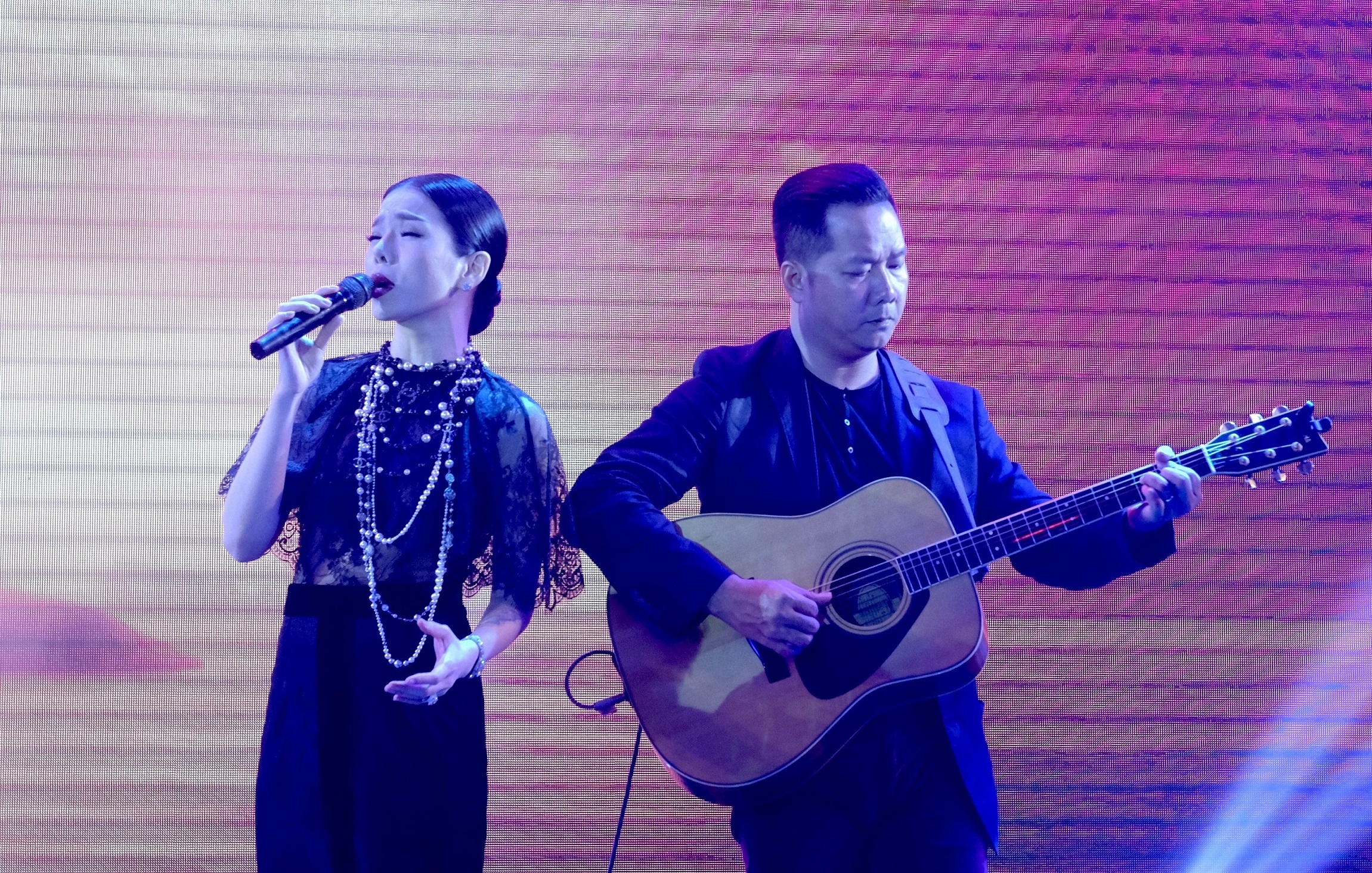 Le Quyen dong gop 11.000 USD anh 6